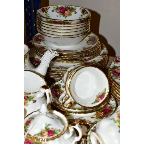 432 - A ROYAL ALBERT OLD COUNTRY ROSES DINNER AND TEA SERVICE, comprising a part boxed cake slice, salt an... 