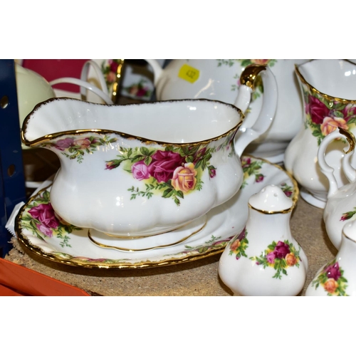 432 - A ROYAL ALBERT OLD COUNTRY ROSES DINNER AND TEA SERVICE, comprising a part boxed cake slice, salt an... 