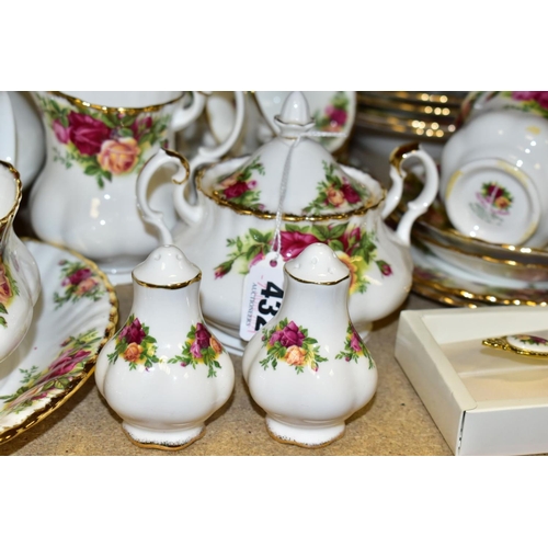 432 - A ROYAL ALBERT OLD COUNTRY ROSES DINNER AND TEA SERVICE, comprising a part boxed cake slice, salt an... 