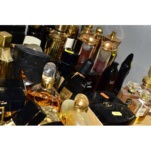 434 - A QUANTITY OF MODERN PERFUME BOTTLES, COSMETIC CONTAINERS AND OTHER DRESSING TABLE ACCESSORIES, incl... 