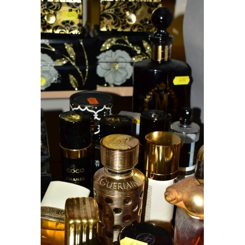 434 - A QUANTITY OF MODERN PERFUME BOTTLES, COSMETIC CONTAINERS AND OTHER DRESSING TABLE ACCESSORIES, incl... 