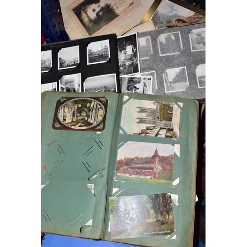 469 - EPHEMERA, a collection of several hundred AGFA/Kodak slides featuring family occasions and holidays,... 