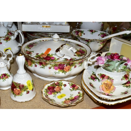 500 - ROYAL ALBERT OLD COUNTRY ROSES PART DINNER SERVICE, comprising twelve dinner plates (six are seconds... 