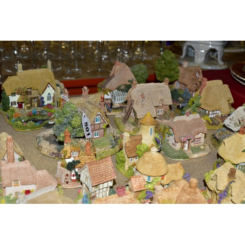 501 - TWENTY NINE LILLIPUT LANE SCULPTURES, from Anniversary/Collectors club and Symbol of Membership, no ... 