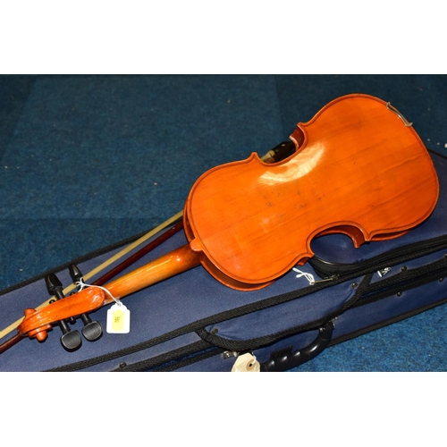 508 - A ¾ LENGTH CHILDS VIOLIN, made in the Peoples Republic of China, total length approximately 52.5cm, ... 