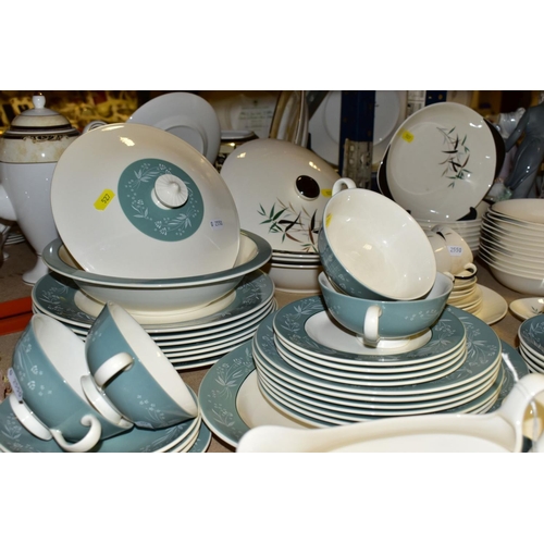 527 - ROYAL DOULTON CASCADE D5457 PART DINNER SERVICE to include seven dinner plates (one with chip), seve... 