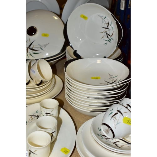 527 - ROYAL DOULTON CASCADE D5457 PART DINNER SERVICE to include seven dinner plates (one with chip), seve... 