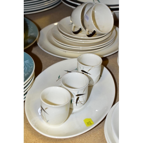 527 - ROYAL DOULTON CASCADE D5457 PART DINNER SERVICE to include seven dinner plates (one with chip), seve... 