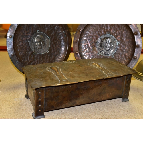 536 - A PAIR OF EARLY 20TH CENTURY CIRCULAR COPPER PLAQUES AND AN ARTS & CRAFT STYLE COPPER BOX, the plaqu... 