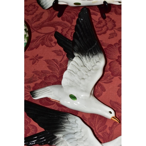 583 - A SET OF THREE BESWICK SEAGULL WALL PLAQUES, NO'S. 922/1/2/ and 3 (Condition Report:- 922-1 the larg... 