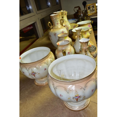 643 - A QUANTITY OF EARLY 20TH CENTURY CERAMICS, mostly CROWN DEVON FIELDINGS blush ivory ground and tinte... 