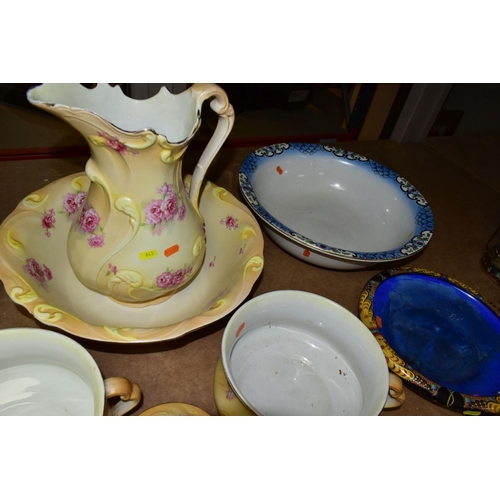 643 - A QUANTITY OF EARLY 20TH CENTURY CERAMICS, mostly CROWN DEVON FIELDINGS blush ivory ground and tinte... 