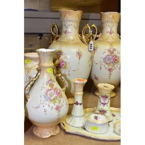 643 - A QUANTITY OF EARLY 20TH CENTURY CERAMICS, mostly CROWN DEVON FIELDINGS blush ivory ground and tinte... 