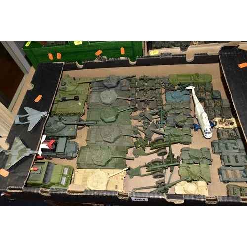 661 - A COLLECTION OF UNBOXED AND ASSORTED DINKY TOYS MILITARY VEHICLES, to include light tank, No. 152a, ... 