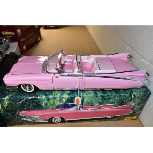 671 - A BOXED MAISTO CADILLAC ELDORADO BIARRITZ (1959), No 33202, 1/12 scale, appears complete and in very... 