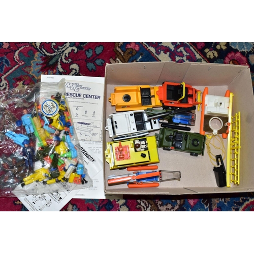 672 - A BOXED MATCHBOX MOBILE ACTION COMMAND RESCUE CENTER, No 200501, playworn condition but appears larg... 