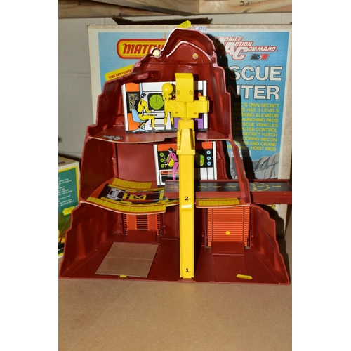 672 - A BOXED MATCHBOX MOBILE ACTION COMMAND RESCUE CENTER, No 200501, playworn condition but appears larg... 