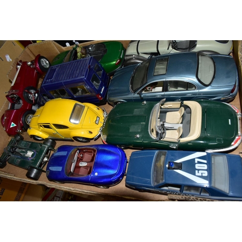 673 - A COLLECTION OF UNBOXED AND ASSORTED MODERN DIECAST VEHICLES, mixture of mainly 1/16, 1/18 and 1/24 ... 