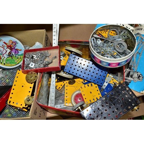 674 - A QUANTITY OF ASSORTED LOOSE MECCANO, mainly yellow and blue era, includes electric motor (not teste... 