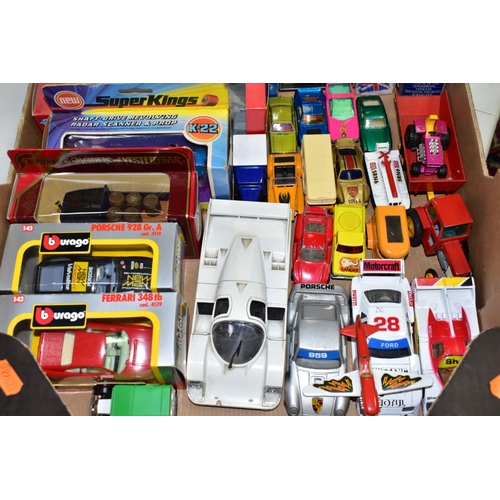 675 - A QUANTITY OF ASSORTED BOXED AND UNBOXED DIECAST VEHICLES, to include Corgi Toys Mounted Police set,... 