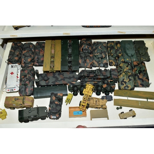 689 - A QUANTITY OF CONSTRUCTED PLASTIC GERMAN MILITARY MODEL KITS, all have been constructed and painted ... 