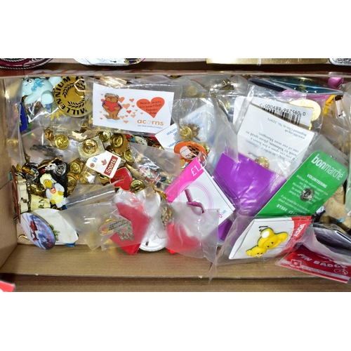 695 - A QUANTITY OF ASSORTED MODERN PIN BADGES, film and TV, charity related etc, with a small quantity of... 