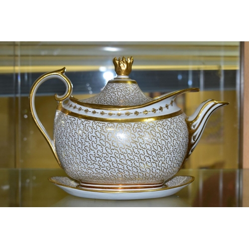 773 - AN EARLY 19TH CENTURY BARR FLIGHT & BARR OVAL TEAPOT AND COVER WITH MATCHING STAND, the cover with g... 