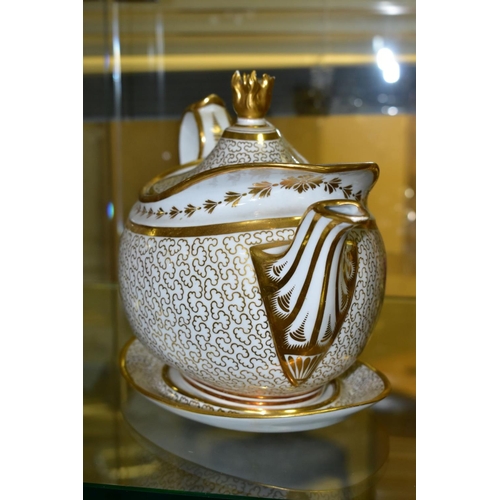 773 - AN EARLY 19TH CENTURY BARR FLIGHT & BARR OVAL TEAPOT AND COVER WITH MATCHING STAND, the cover with g... 