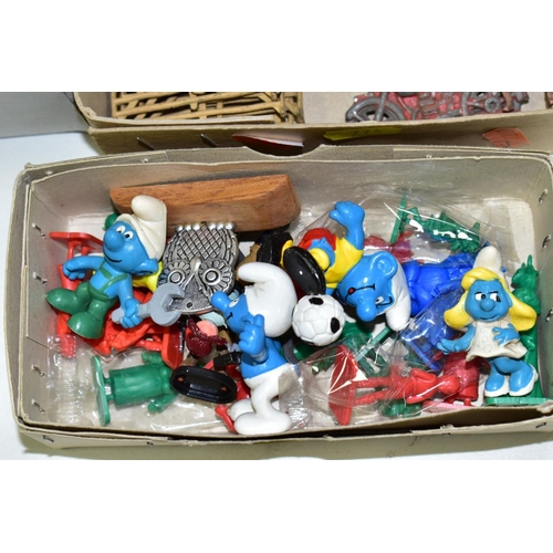 774 - A QUANTITY OF ASSORTED HOLLOWCAST AND PLASTIC ANIMALS, FIGURES AND ACCESSORIES, Britains, John Hill ... 