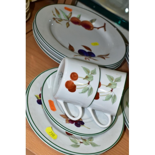 790 - ROYAL WORCESTER 'EVESHAM VALE' PATTERN DINNER AND TEA SERVICE FOR FOUR PERSONS, comprising four dinn... 