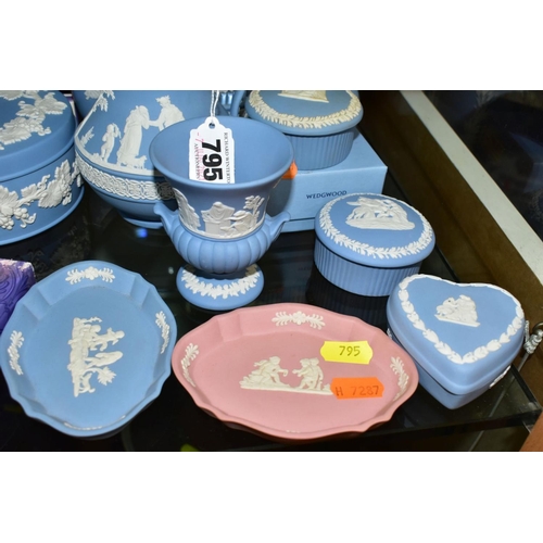 795 - A GROUP OF BLUE WEDGWOOD JASPERWARE, to include trinket dishes and commemorative trinket dishes, tri... 