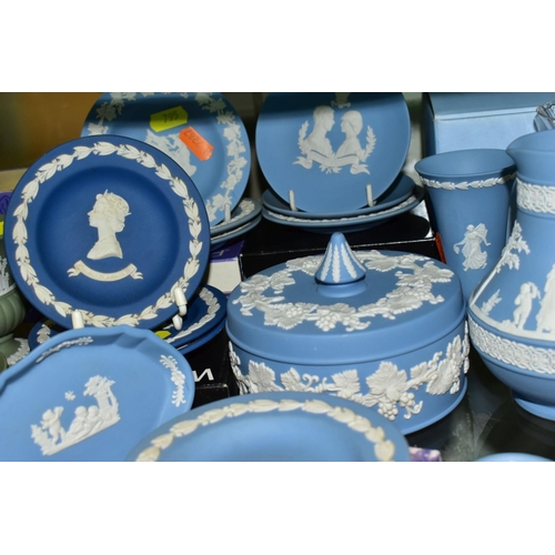 795 - A GROUP OF BLUE WEDGWOOD JASPERWARE, to include trinket dishes and commemorative trinket dishes, tri... 