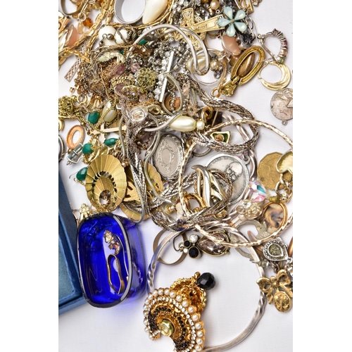 81 - A BAG OF ASSORTED COSTUME JEWELLERY AND ITEMS, to include a pair of white metal, diamond cluster ear... 