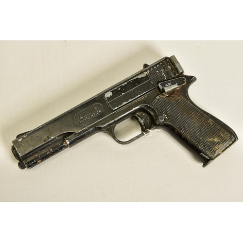 124 - A BB DIANA G10 REPEATER AIR PISTOL, in working order with a loss of a considerable amount of its jap... 