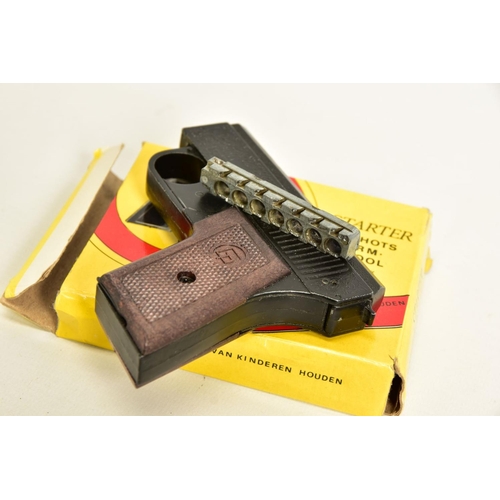 136 - AN ITALIAN .22'' BLANK STARTING PISTOL with a magazine and original box, together with .22'' Blank E... 