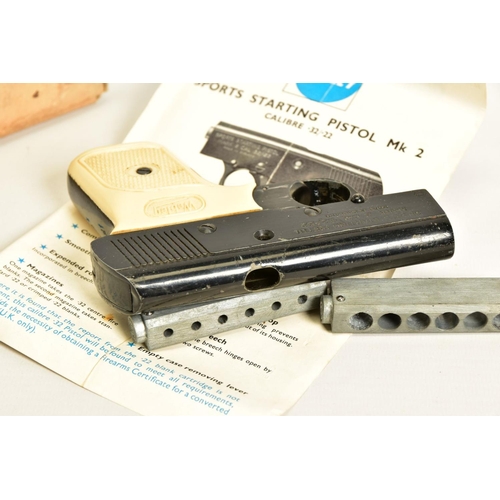 137 - A .22'' RIM-RIFLE/.320'' EXTRA SHORT CENTRE FIRE BLANK MK2 SPORTS STARTING PISTOL by Webley & Scott ... 