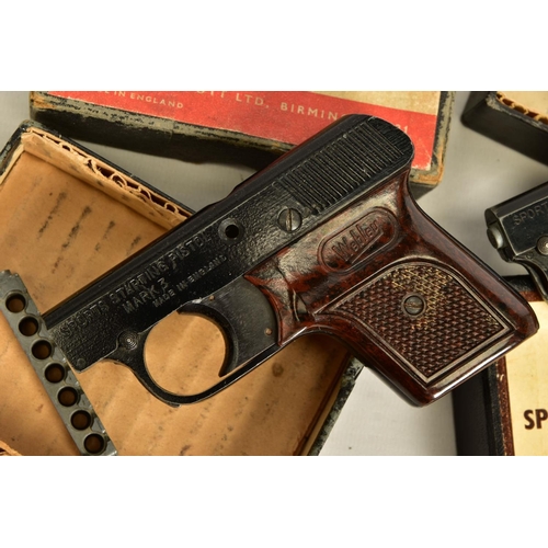 139 - A .22'' RIM FIRE BLANK MK 3 SPORTS STARTING PISTOL by Webley & Scott Ltd complete with it's box, tog... 