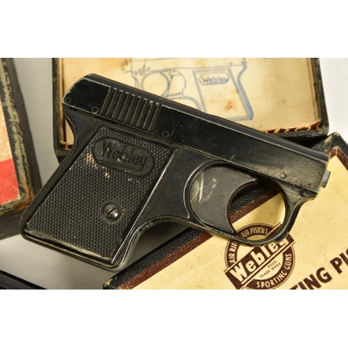 139 - A .22'' RIM FIRE BLANK MK 3 SPORTS STARTING PISTOL by Webley & Scott Ltd complete with it's box, tog... 