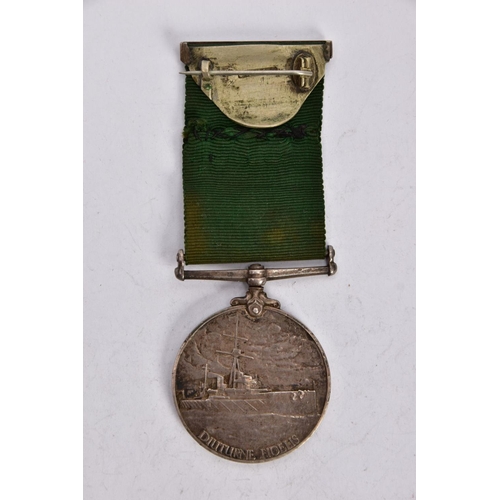 86 - EDWARD VII ROYAL NAVAL RESERVE LONG SERVICE MEDAL on a wearing bar, named D687 J Morris Sea.n (seama... 