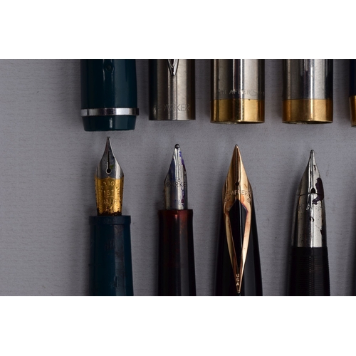 171 - A TRAY OF VINTAGE AND MODERN FOUNTAIN PENS, including a 1950's Parker Vacumatic in grey stripe (fill... 