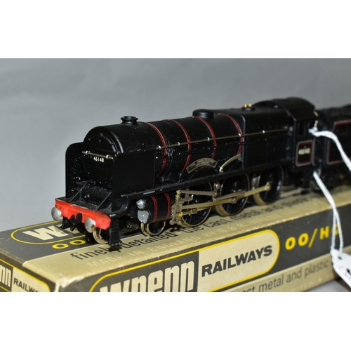 395 - A BOXED WRENN RAILWAYS 00 GAUGE ROYAL SCOT CLASS LOCOMOTIVE, 'The Manchester Regiment', No46148, B.R... 