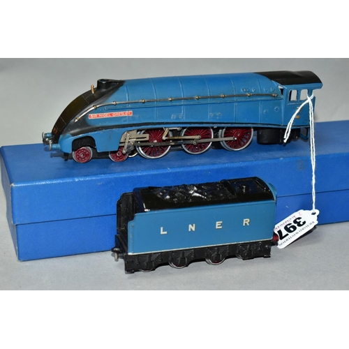 397 - A HORNBY DUBLO A4 CLASS LOCOMOTIVE, 'Sir Nigel Gresley', No 7, L.N.E.R blue livery (EDL1), playworn ... 