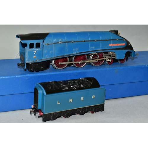 397 - A HORNBY DUBLO A4 CLASS LOCOMOTIVE, 'Sir Nigel Gresley', No 7, L.N.E.R blue livery (EDL1), playworn ... 