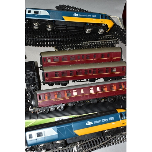 400 - AN UNBOXED HORNBY 00 GAUGE CLASS 43 INTER CITY 125 HIGH SPEED TRAIN, power car No. 43010, dummy powe... 