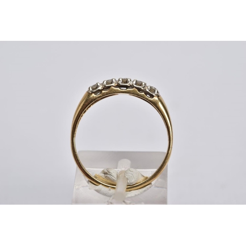 39 - A YELLOW METAL DIAMOND RING, designed with a row of five claw set, round brilliant cut diamonds, tot... 