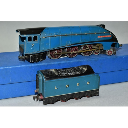 396 - A HORNBY DUBLO A4 CLASS LOCOMOTIVE, 'Sir Nigel Gresley', No. 7. L.N.E.R. Blue livery (EDL 1), playwo... 