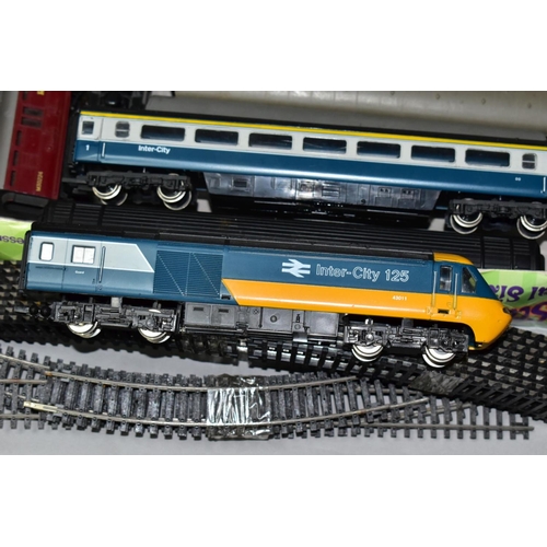 400 - AN UNBOXED HORNBY 00 GAUGE CLASS 43 INTER CITY 125 HIGH SPEED TRAIN, power car No. 43010, dummy powe... 