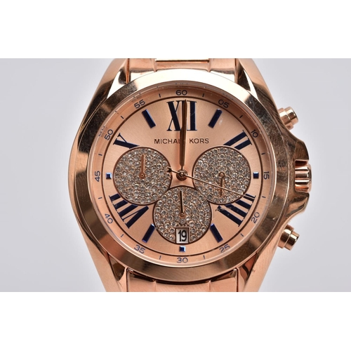 42 - A LADIES ROSE GOLD TONE 'MICHAEL KORS' CHRONOGRAPH WRISTWATCH, round rose gold dial signed 'Michael ... 