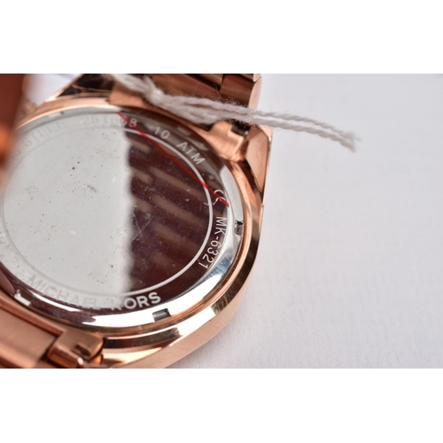 42 - A LADIES ROSE GOLD TONE 'MICHAEL KORS' CHRONOGRAPH WRISTWATCH, round rose gold dial signed 'Michael ... 