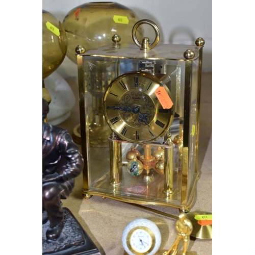 612 - A GROUP OF FIVE QUARTZ CLOCKS WITH ONE OIL LAMP, including two novelty golfing interest clocks, (Jul... 